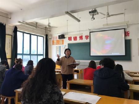 赵林静院长主持外国语学院毕业论文指导培训讲座
