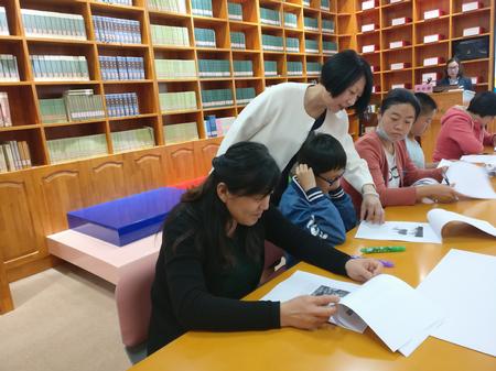 赵林静院长为英语爱好者作指导