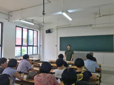 外国语学院召开产学研合作教育专题讨论会